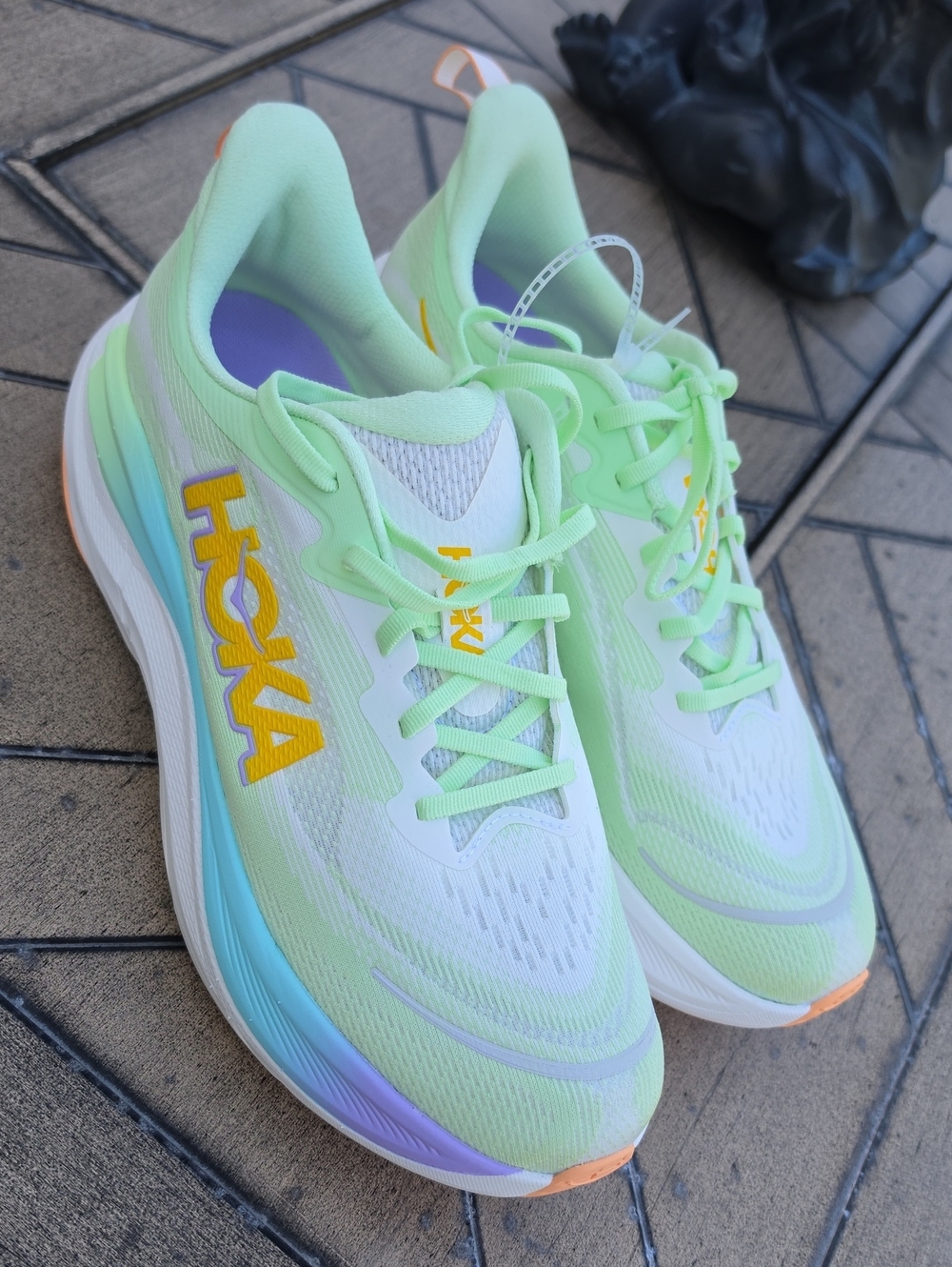 HOKA Skyflow Rainbow Mens Size 11